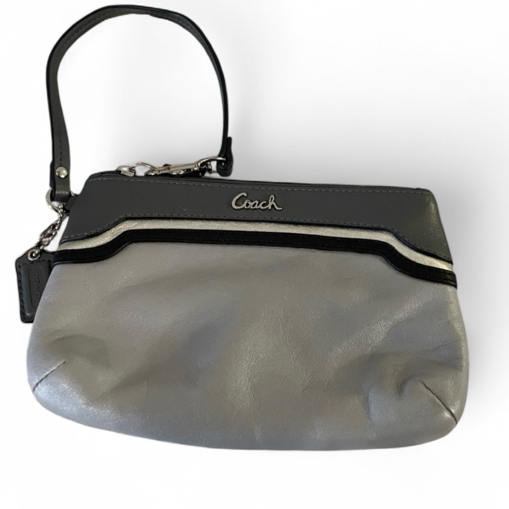 Coach Gray Leather Wristlet Clutch‎ Black Trim Zip Small Purse Minimal Chic